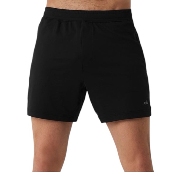 NWT Alo Yoga Mens 7" Conquer React Performance Short size Small in Black - Picture 2 of 9